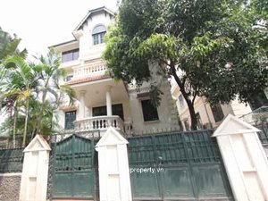 4 bedrooms house in Tay Ho for rent, nearby To Ngoc Van street