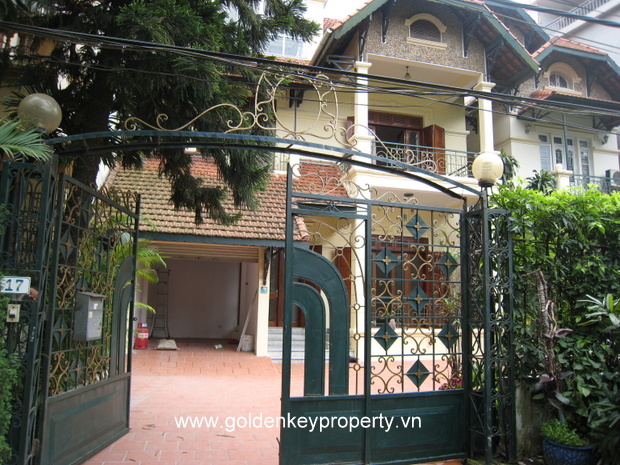 For Rent, House for lease in Tay Ho, 4 beds balcony, nice courtyard, lake view, direct car access