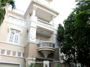 Ciputra villa for rent 5 bedrooms garden river view