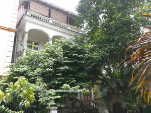 House for rent in Tay Ho with yard, quiet and view to Westlake