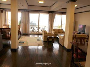 Lakeside apartment for rent on Xuan Dieu street, Tay Ho district