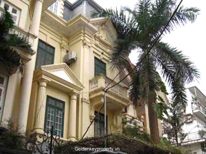 Unfurnished 5 bedrooms house for rent in Au Co Street, Tay Ho Dist