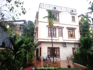 Westlake view villa with garden for rent in Tay Ho, Hanoi