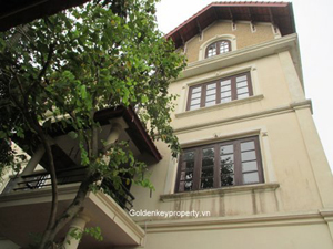 Freestanding villa for rent, outdoor pool and garden in Tay Ho