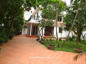 4 Beds villa in quiet lane of To Ngoc Van Street, huge garden