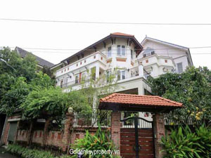 Villa for rent with garden and pool on Vuon Dao Westlake area