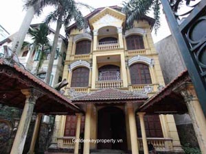 French villa rental in Tay Ho Hanoi, large yard and spacious rooms