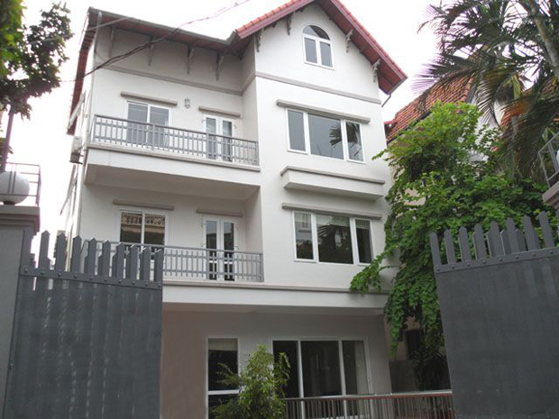 Villa rental in Tay Ho Hanoi with outdoor swimming pool and nice courtyard