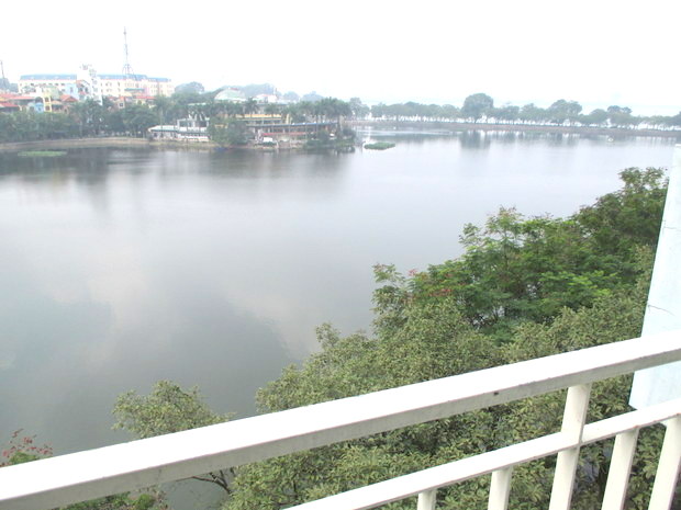 Duplex 2 bedrooms lake view apartment rental on Tran Vu street, Hanoi