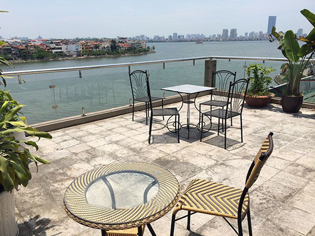 Apartment for rent in Quang An street, Tay Ho, Hanoi with big terrace, lake view 