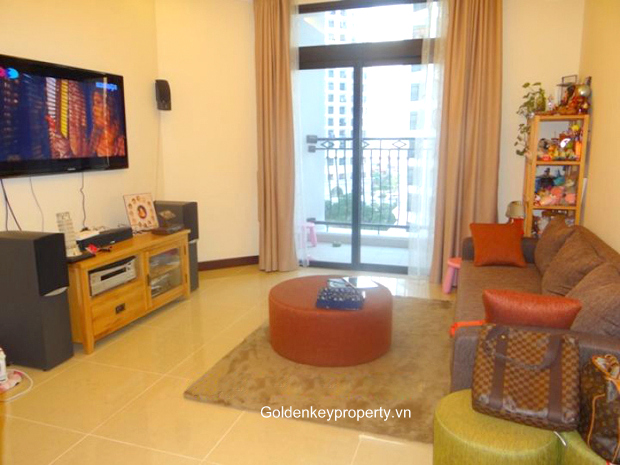 2 bedroom apartment for rent in Royal City 105m2 with balcony 