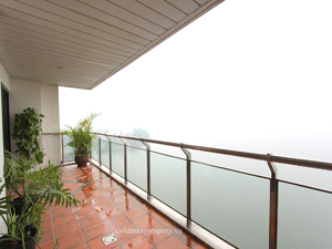 Hanoi Lake view luxury serviced apartment for rent