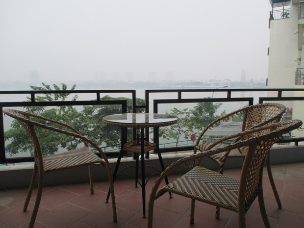 3 Bedrooms lake side apartment for rent in Westlake Hanoi To Ngoc Van street  