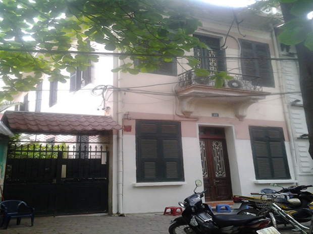 French house for rent in Hanoi nice courtyard and garden