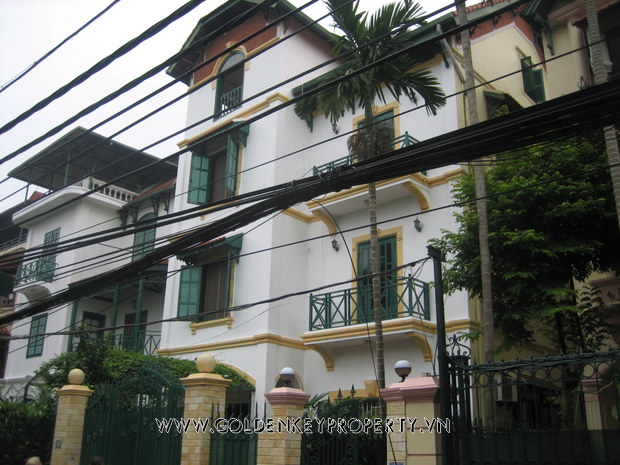 Nice House for rent in Tay Ho, 4 bedrooms, courtyard, terrace, direct car access