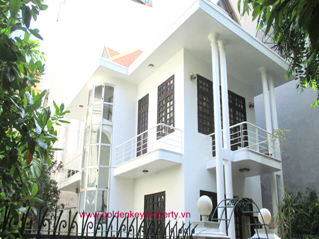 A Cosy house nice garden for rent in To Ngoc Van street, Tay Ho, Hanoi