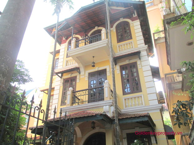 Cosy house for rent in To Ngoc Van street, Tay Ho, Hanoi with 3 bedrooms nice garden 