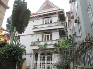 House in Nghi Tam Hanoi rental, large yard and West Lake view