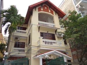 Lake view house rental in Tu Hoa street, Nghi Tam Hanoi