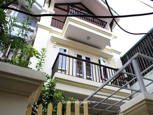 Nghi Tam House 3 bedrooms for Rent with partially furnished