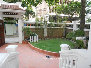 Old style 3 bedrooms house rental in Nghi Tam village Hanoi