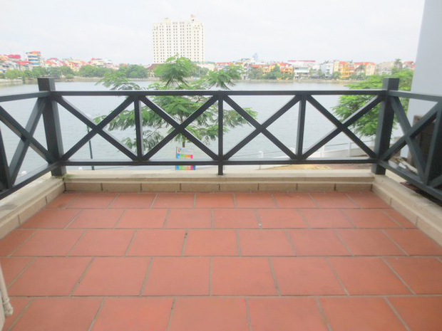 Lake side house for rent in Qang An street, Tay Ho, Hanoi