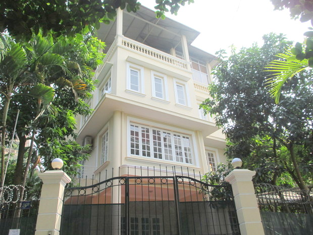 Rental house with 4 bedrooms and lake view in To Ngoc Van street, Westlake Hanoi