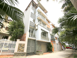 Lake front house 4 bedrooms for rent in Tay Ho area