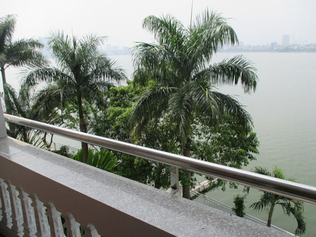 Lake side house for rent in Hanoi, Quang An street Tay Ho