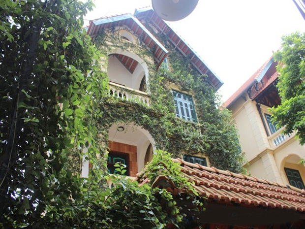 Charming house for rent in Tay Ho Hanoi 300m2 large garden and quiet