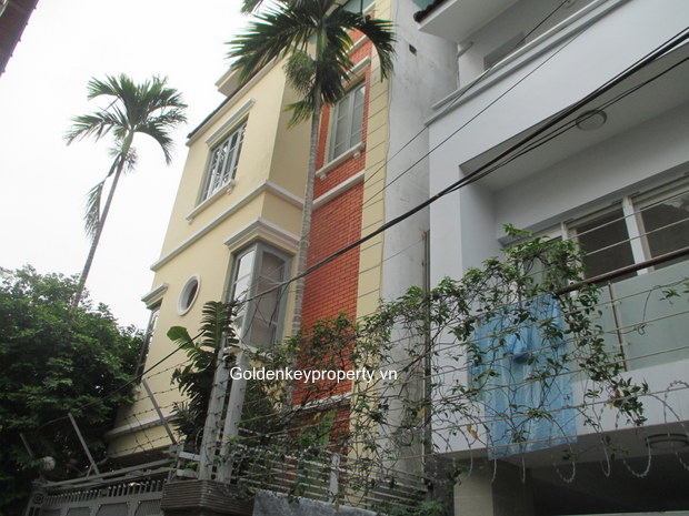 House for rent in Tay Ho with courtyard, garage and lake view 