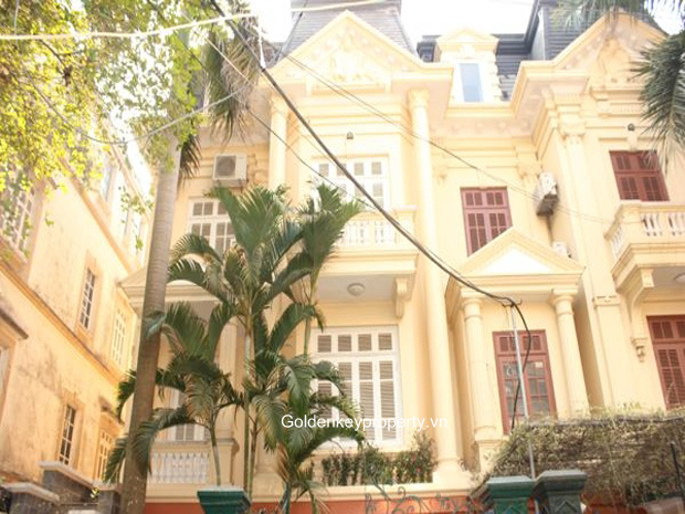 Rental 4 bedrooms French style House in Au Co, Tay Ho, courtyard