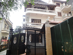 House rental in Tay Ho, Hanoi 4 bedrooms and nice courtyard
